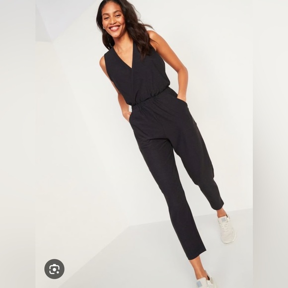 Old Navy Waist-Defined StretchTech Jumpsuit Size Medium - Picture 2 of 4